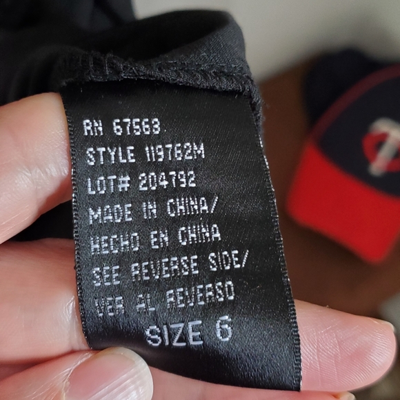 BLACK SLEEVELESS LACE MINI DRESS - Picture 3 of 9